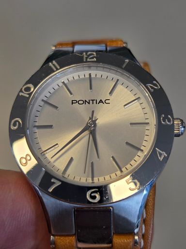 TK: Pontiac Auriga dameshorloge