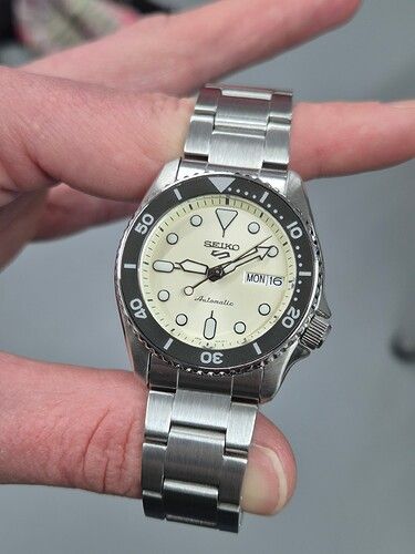 TK: Seiko (5) SRPK31 - Cream dial - 38mm - €260,-