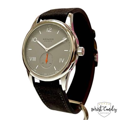 NOMOS CLUB CAMPUS 38 • 2023 • TOPSTAAT