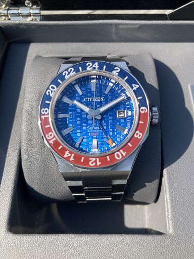 TK: Citizen Series 8 GMT €500,-
