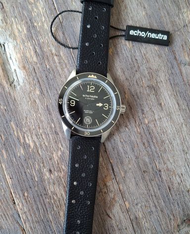 TK: Echo/Neutra Cortina 1956 Black met metalen band