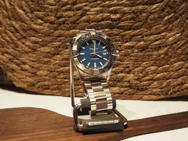 Breitling Avenger, 42 mm ‘steel/blue’