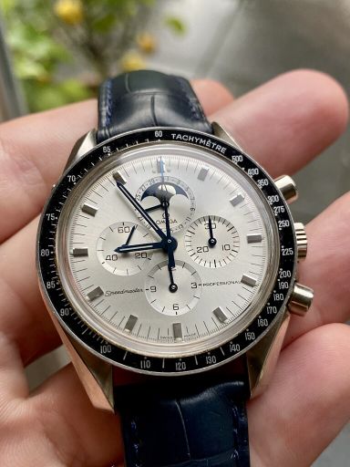 TK: Omega Speedmaster Moonphase witgoud