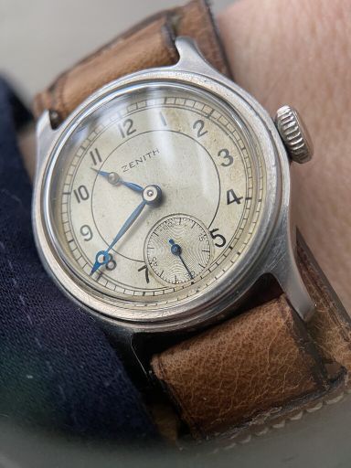 TK: 1940’s Zenith I F.B. stepped case I sector dial I steel blue Brequet wijzers