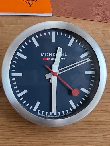 Tk Mondaine nachtkastje/ bureauklok