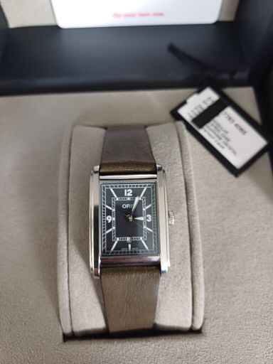 TK: Oris Rectangular (grijze plaat)