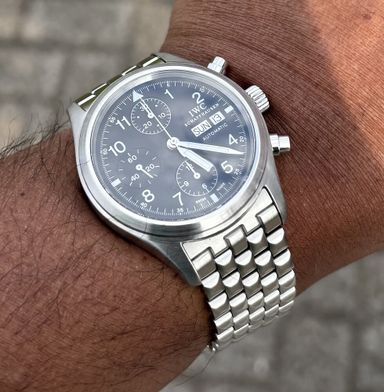 IWC 3706 met pyramide band