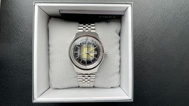 Timex Q quartz 'degradé' met fumé dial en facetglas