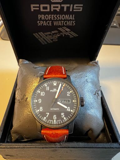 TK: Fortis Flieger Day Date 595.18.158.1 PVD