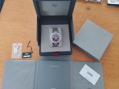 Oris Aquis Cherry