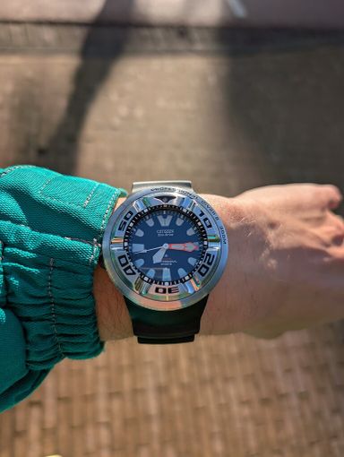 Citizen Ecozilla zwart: een hockeypuck voor je pols!