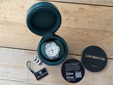 San Martin GMT - SN0129-G met wit / zilveren woestijn textuur wijzerplaat