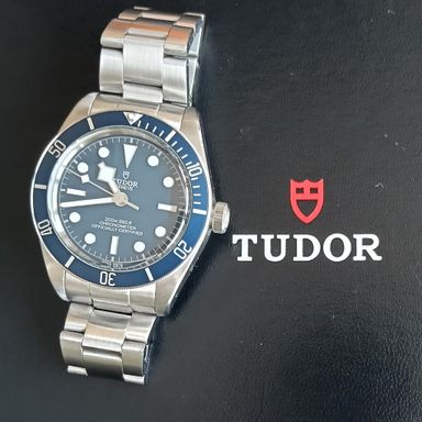 Tudor Black Bay 58 blauw.