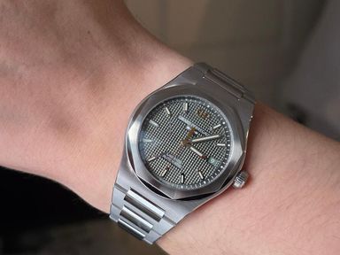 Girard-Perregaux Laureato 38mm Sage Green