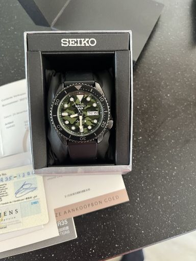Vakantie beater: Seiko 5 Sports - camouflage - SRPJ37