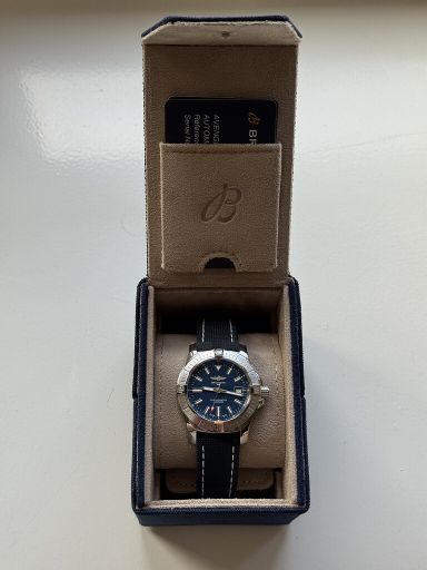 TK: Breitling Avenger 43 A17318 Blauw - Nieuwstaat