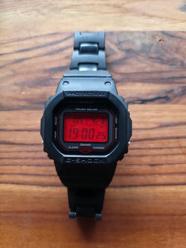 TK: Casio G Shock GW-5600AR (square met rood display)