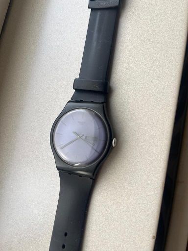 Te koop: Swatch black rebel mint!